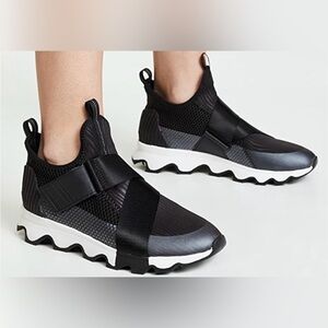 Sorel Kinetic Black Sneakers Size 8 Great condition